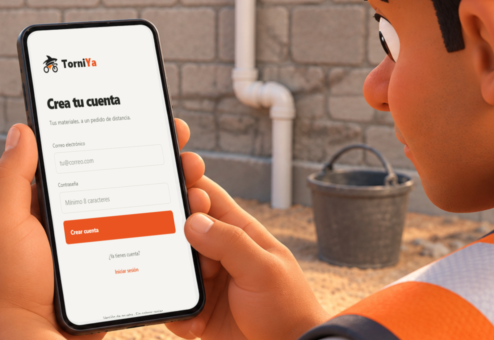 Trabajador con la pantalla real para crear una cuenta TorniYa en su teléfono